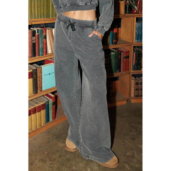 black-washed-sweatpants_grande black-washed-sweatpants_grande